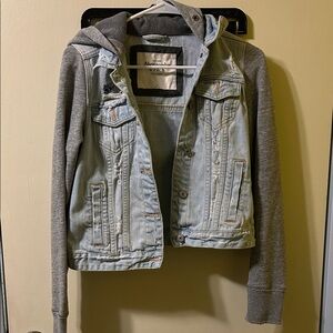 Abercrombie & Fitch Women's Light Blue Denim Jacket with Gray Sleeves